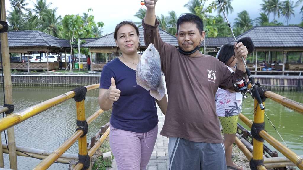 Mancing gurame bersama istri di PKJ