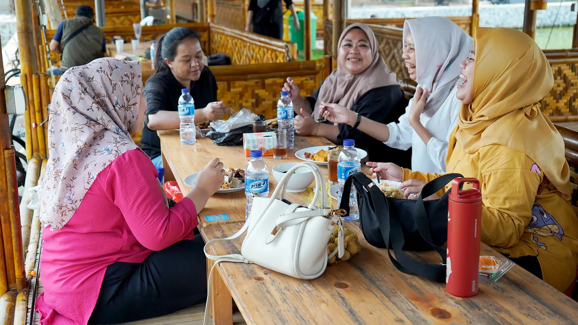 Liburan  Bersama Sahabat di Pemancingan Terbaik