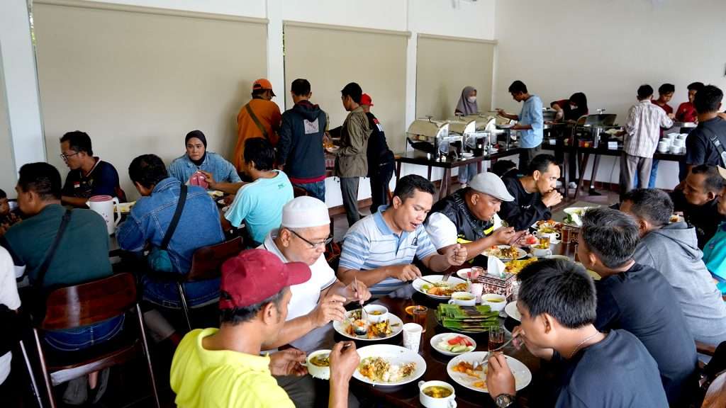 Makan bersama rekan bisnis di PKJ