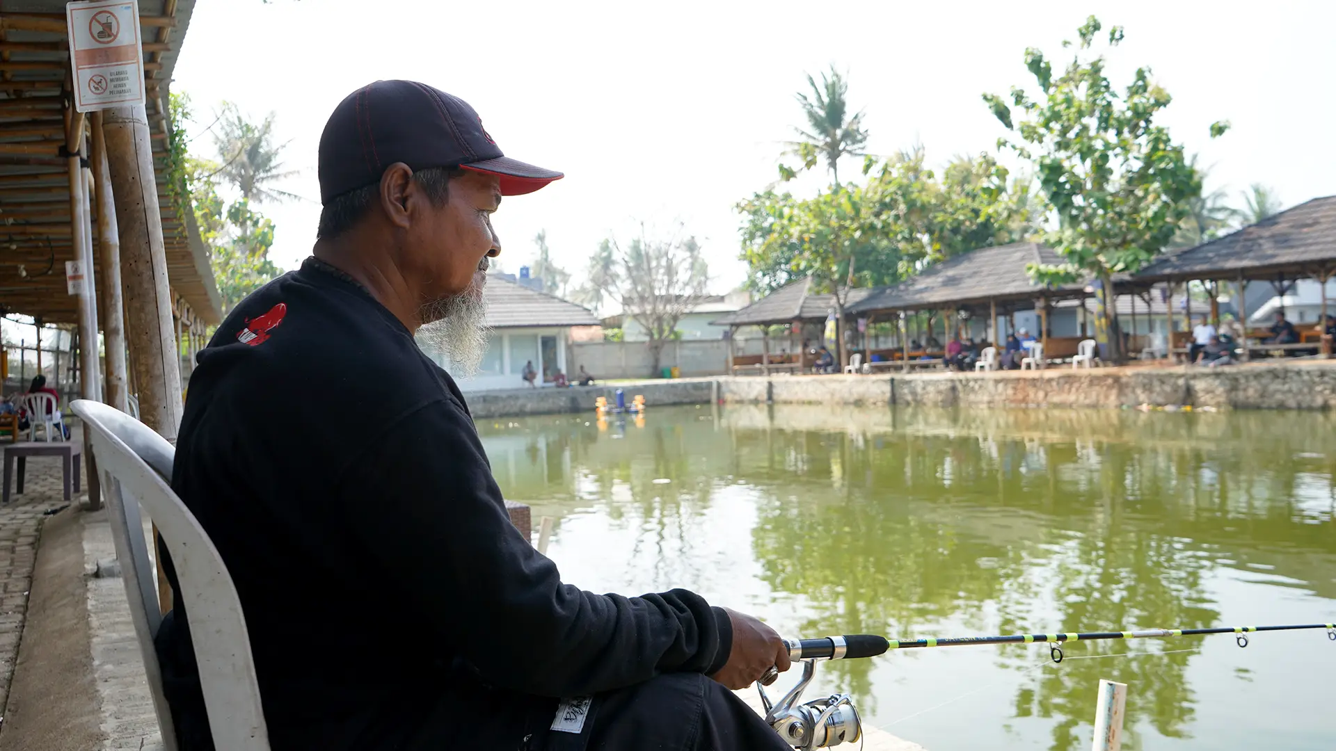 Pemancingan PIK! Keseruan memancing dan Liburan keluarga.