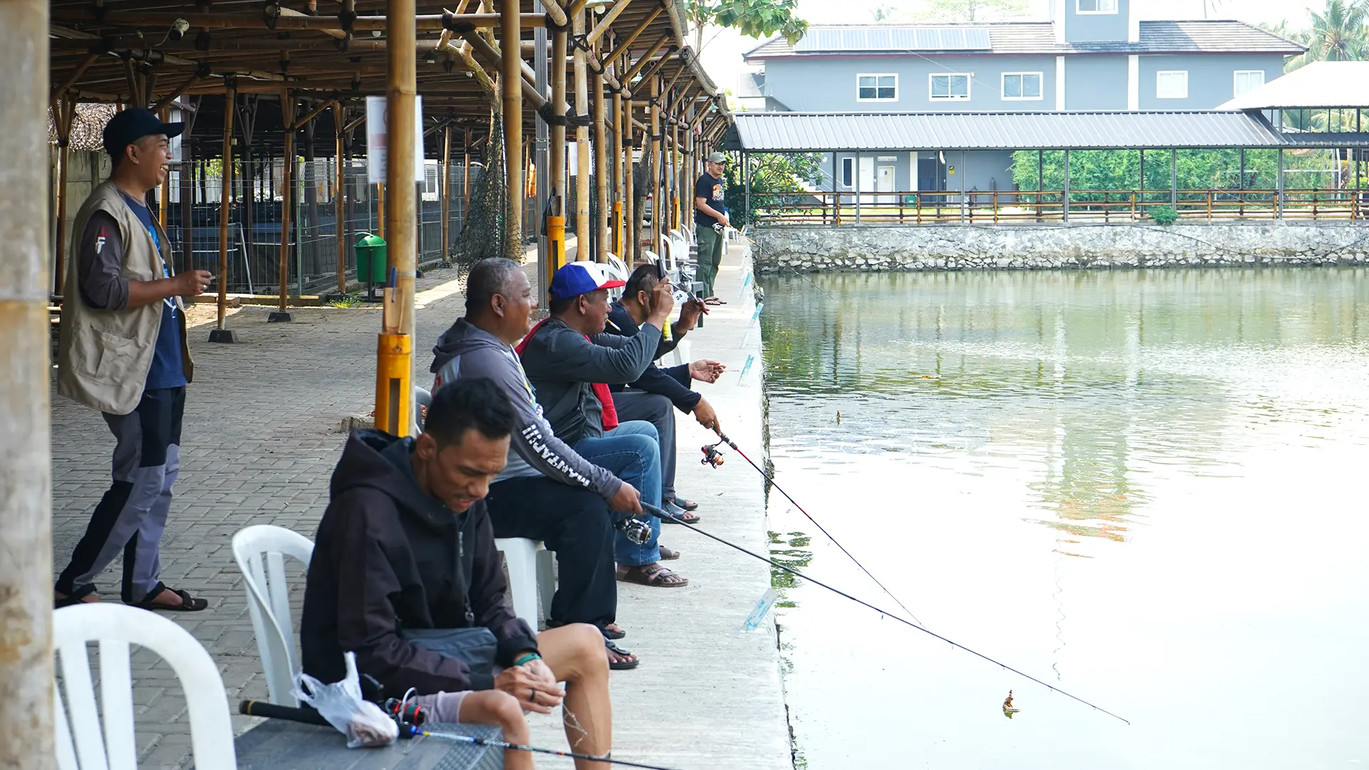 Mancing Santai di Pemancingan Teluknaga Spot Terbaik Untuk Hobi Memancing!