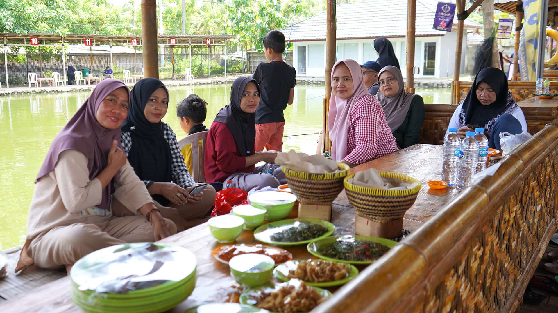 Menikmati Kebersamaan di Pemancingan Keluarga Terdekat: Makan dan Mancing dalam Suasana Asri