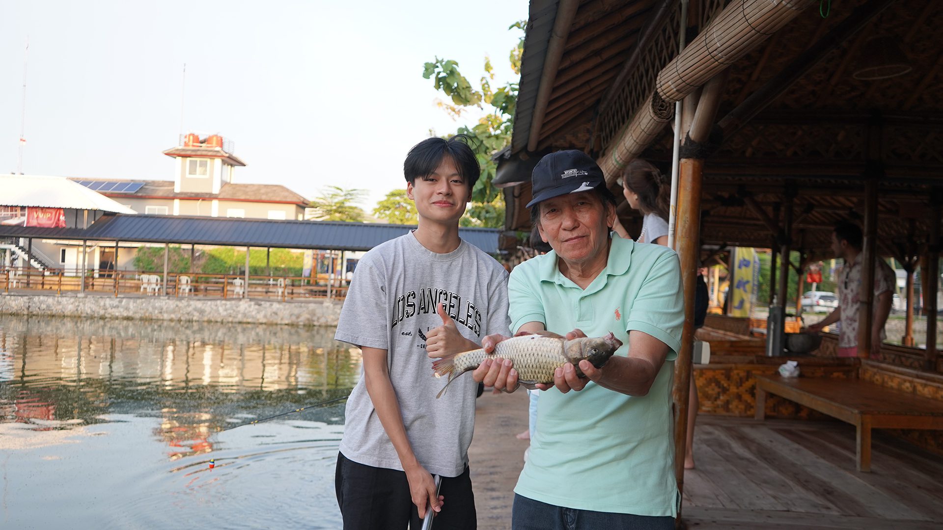 Serunya Mancing Ikan Mas di Kolam Pancing Ikan Mas Terdekat Bersama Cucu!